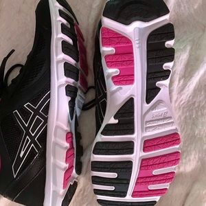 ASICS Women’s Gel Frequency 3